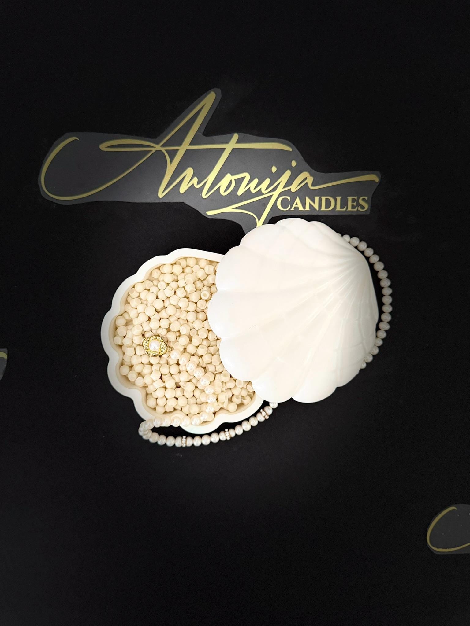 PEARLS - Shaped Beeswax Melts in a Seashell Resin Storage Box