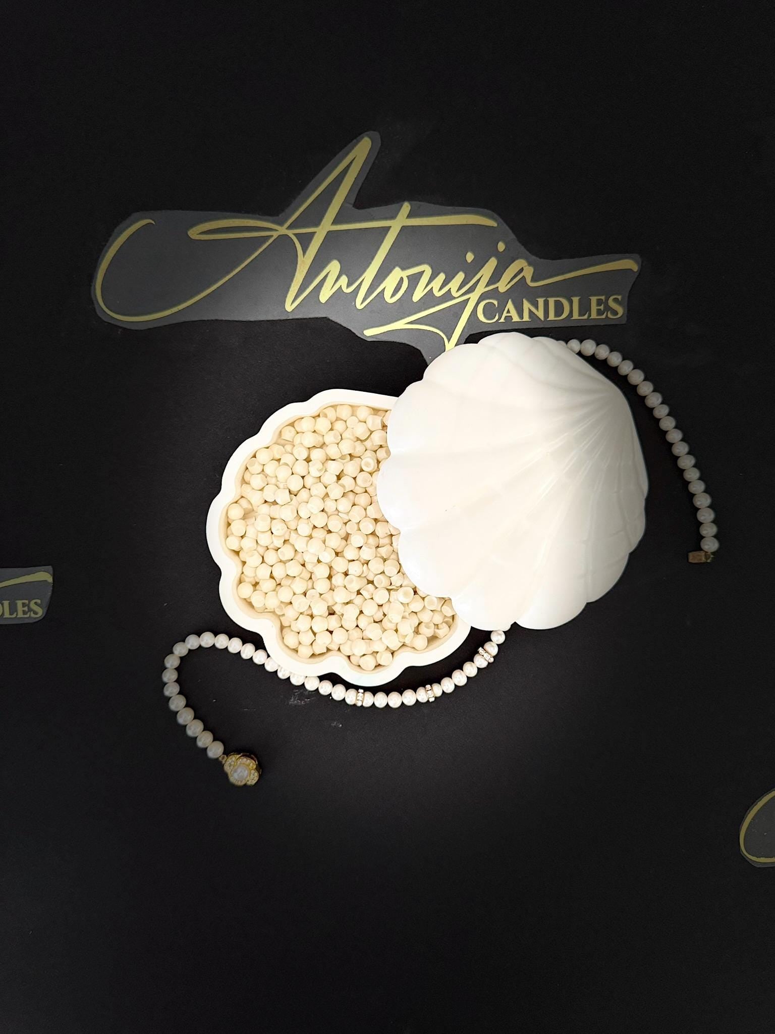 PEARLS - Shaped Beeswax Melts in a Seashell Resin Storage Box